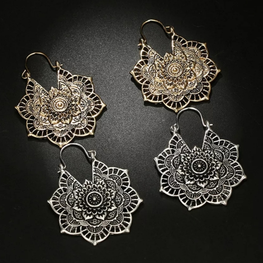 ♡Tessa♡ Flower Earrings - Picture 2 of 3